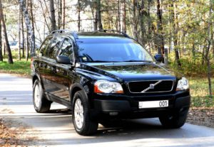 Покупка автомобиля с пробегом: Volvo XC90 и Chery Fora