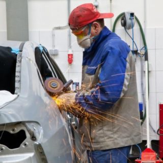 Кузовной ремонт автомобиля: устранение вмятин